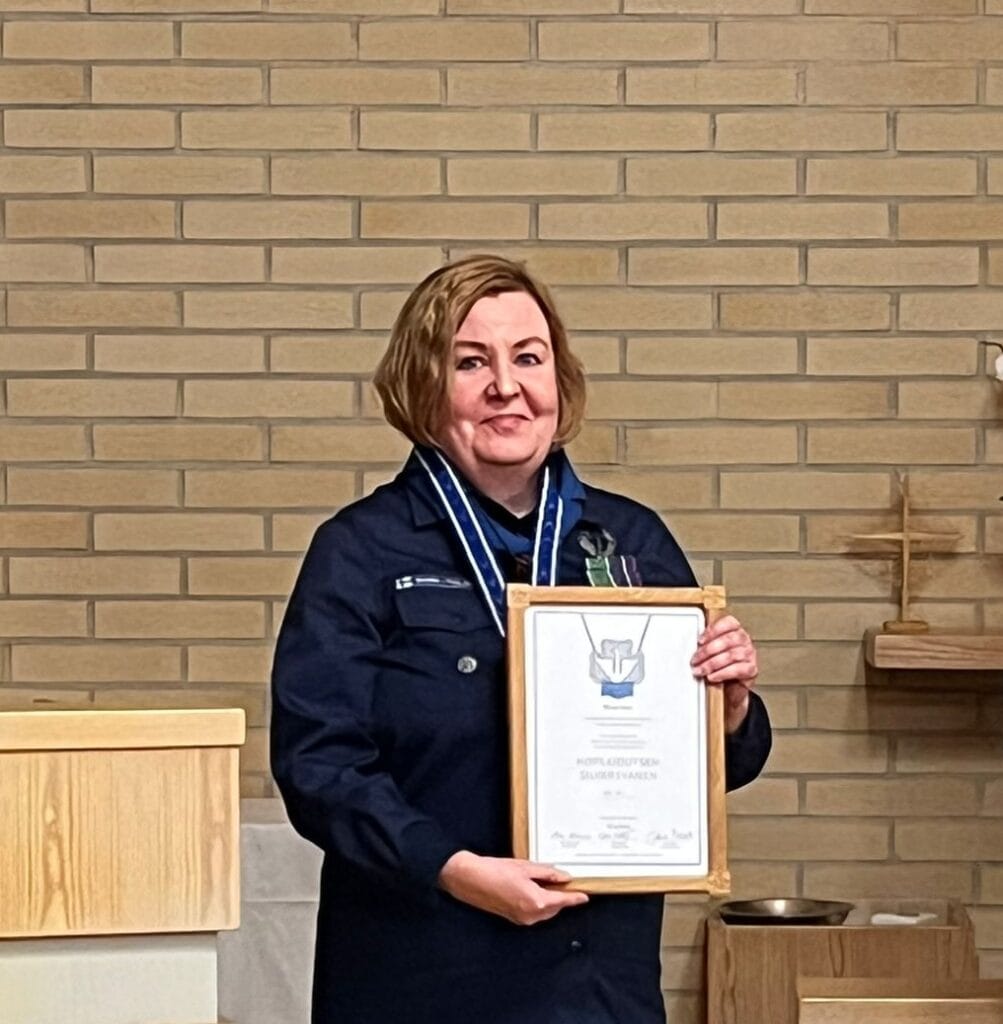 Hopeajoutsen numero 75 - Lue lisää